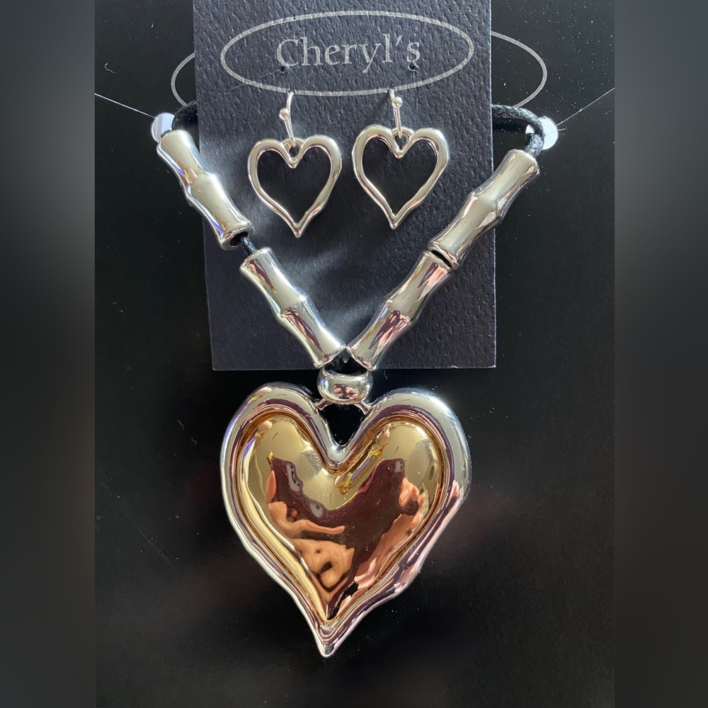 Hearts galore! Pendant, necklace and earrings.